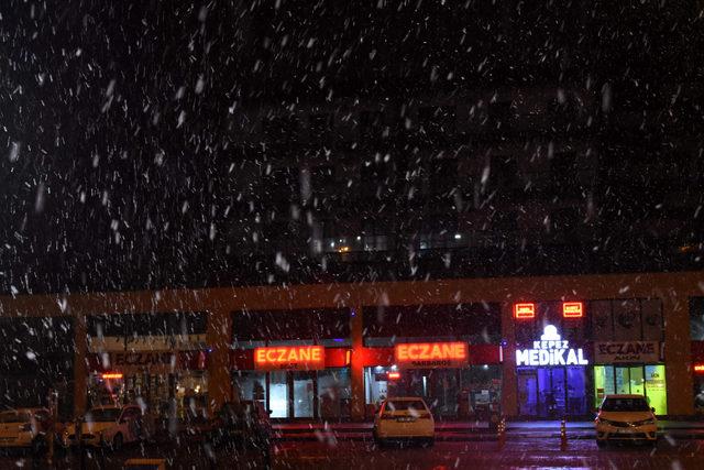 Çanakkale’de beklenen kar yağışı başladı