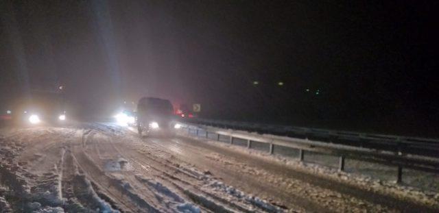 Karabük'te 'kar' ulaşımı durdurdu