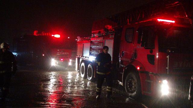 Çelik kapı imalathanesinde yangın, hasara yol açtı