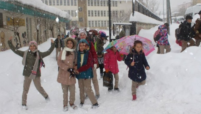 Eğitime kar engeli! 4 Ocak Cuma günü hangi illerde okullar tatil edildi?