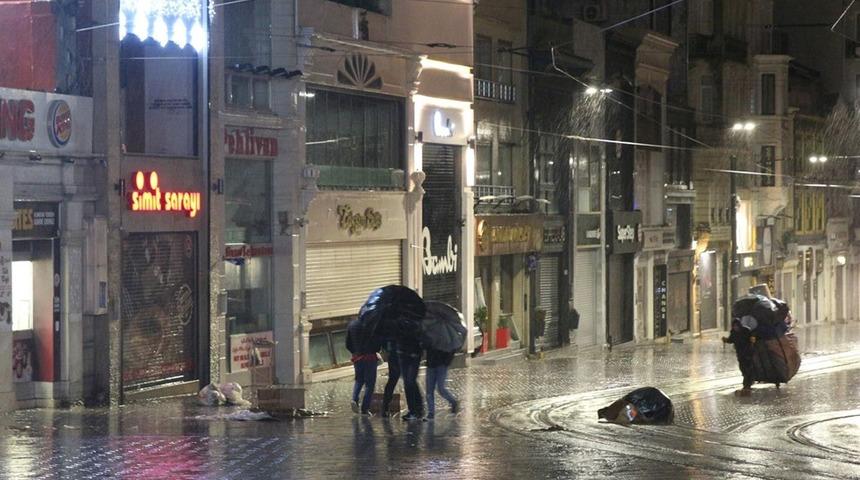 İstanbul'da kar yerine sağanak yağmur