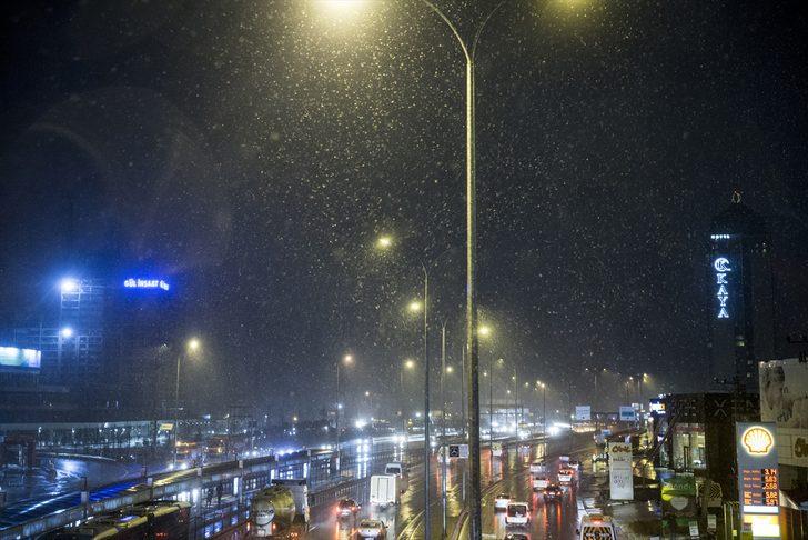 İstanbul'da beklenen kar yağışı başladı G3
