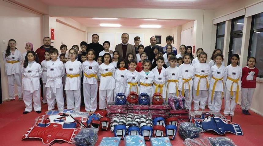 Başkan &Uuml;&ccedil;ok: "Sporcuların daima destek&ccedil;isiyiz"