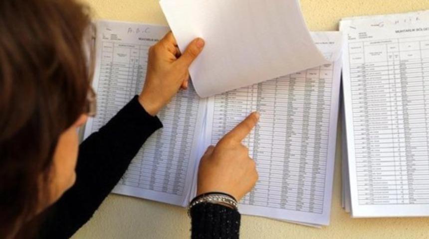 Yerel se&ccedil;imle ilgili son dakika gelişmesi! Se&ccedil;men listeleri askıya &ccedil;ıktı