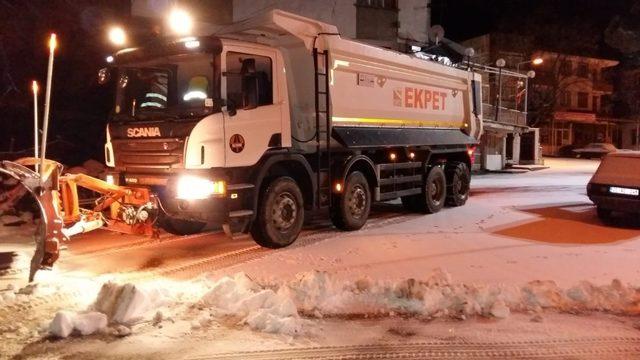 İzmir’in çatısı Bozdağlar’da zorlu kar mesaisi