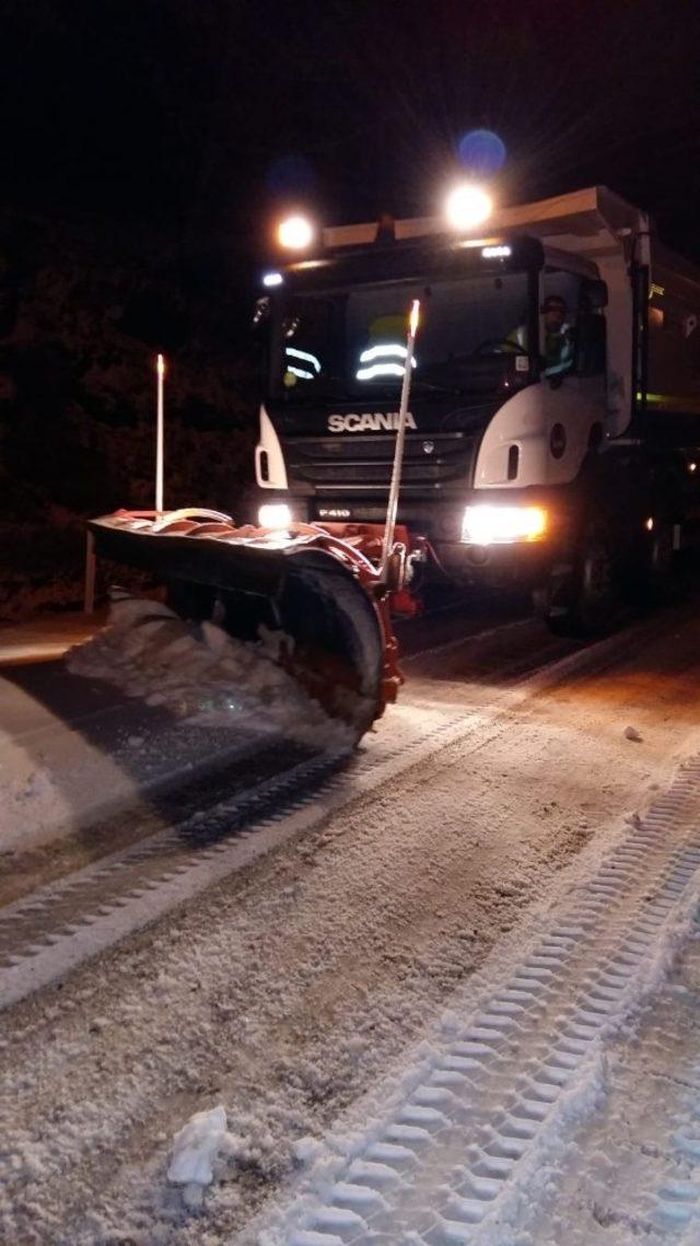 İzmir’in çatısı Bozdağlar’da zorlu kar mesaisi