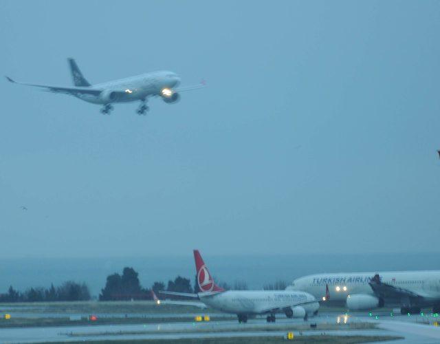 Hava koşulları nedeniyle bazı uçak seferlerini iptal edildi 