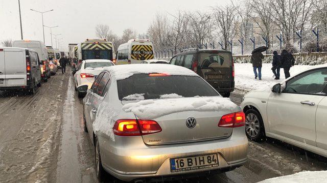 Bursa'da kar yağışı hayatı felç etti