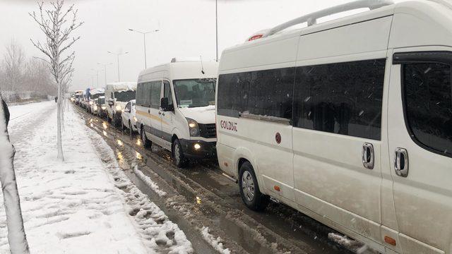 Bursa'da kar yağışı hayatı felç etti