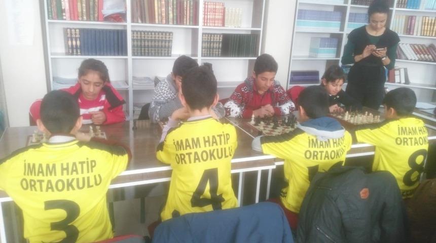 Eleşkirt&rsquo;te ilkokullar arası satran&ccedil; turnuvası başladı