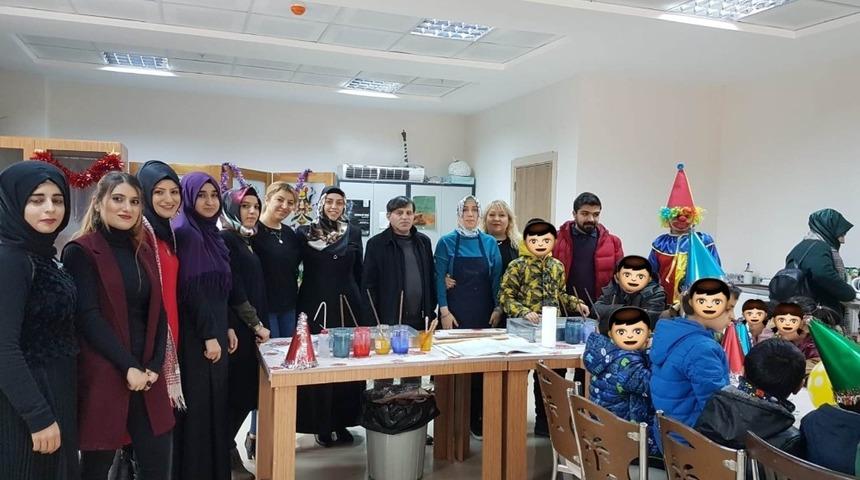 D&Uuml; Mutlu Yuva &Ccedil;ocuk Evlerinde kalan minikleri ağırladı