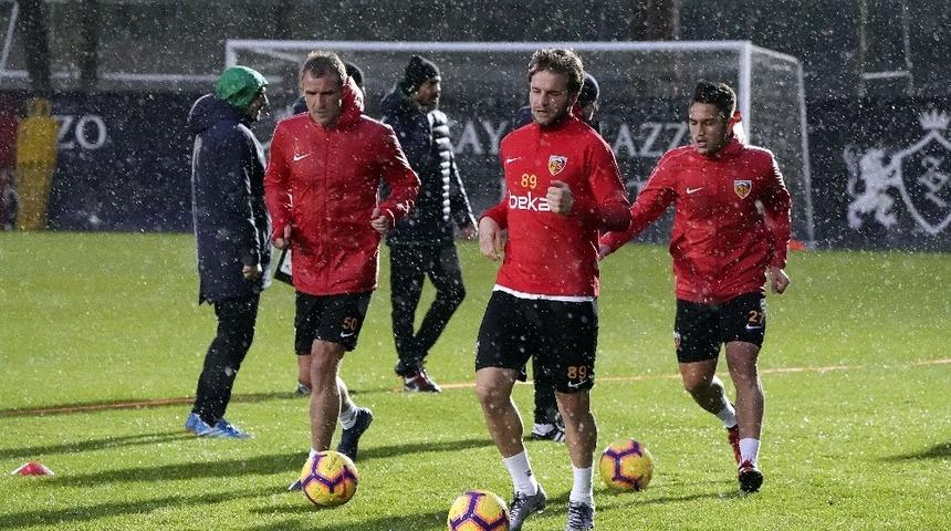Kayserispor tam kadro &ccedil;alışıyor
