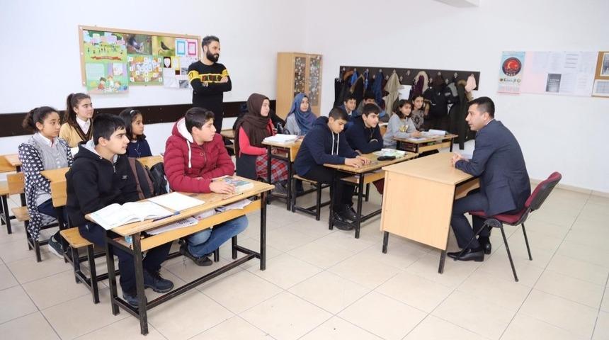 Başhekim Doğan mesleki deneyimini &ouml;ğrencilerle paylaştı