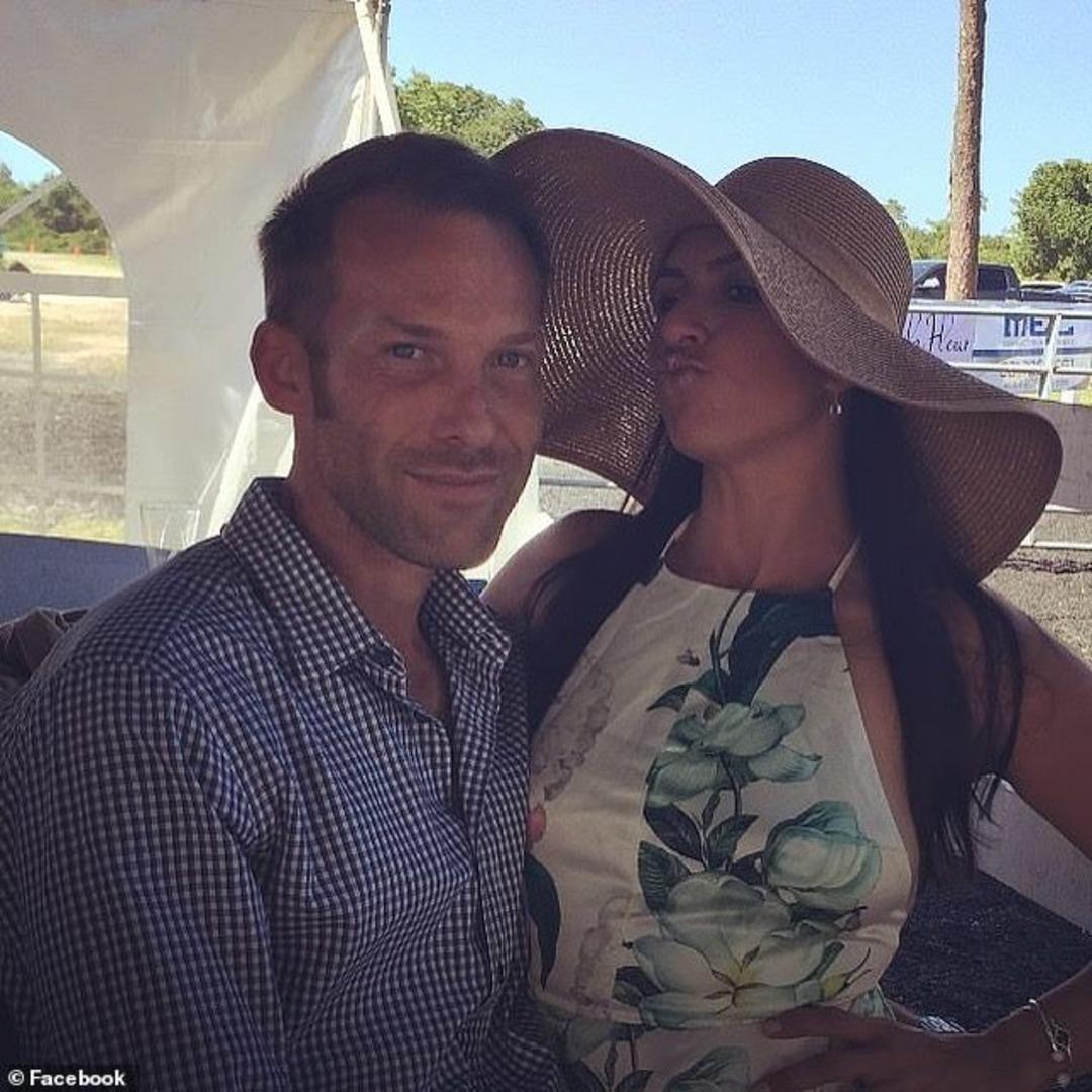 Eşinin telefonunda başkasıyla ilişkiye girdiği videoyu g&ouml;r&uuml;nce...