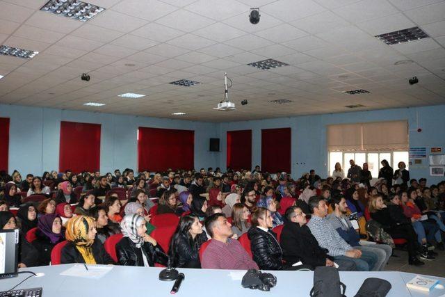 Şaphane’de ’’Madde bağımlılığı ve mücadele yolları” semineri