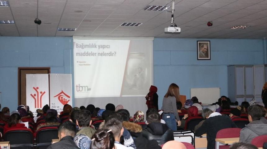 Şaphane&rsquo;de &rsquo;&rsquo;Madde bağımlılığı ve m&uuml;cadele yolları&rdquo; semineri