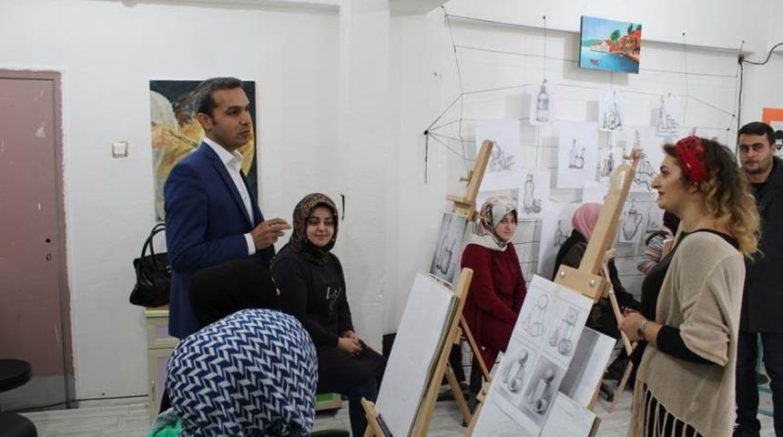 Kaymakam &Ccedil;i&ccedil;ek: Emetli gen&ccedil;lerimiz i&ccedil;in her imkanı sağlıyoruz