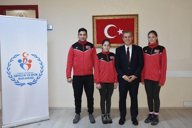 İl Müdürü Tatlısu derece yapan sporcuları tebrik etti