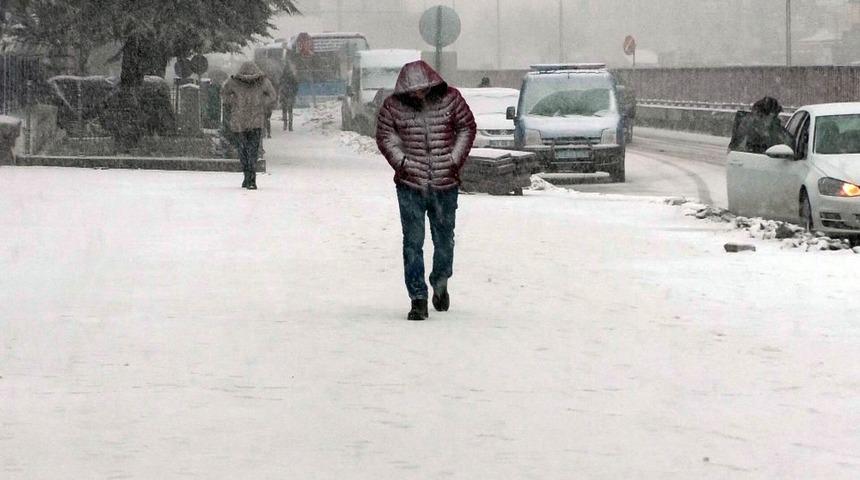 Yozgat’ta kar yağışı ve tipi etkili oldu