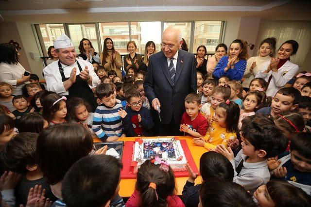 Başkan Yaşar, Yenimahalleli miniklerle yeni yılı kutladı