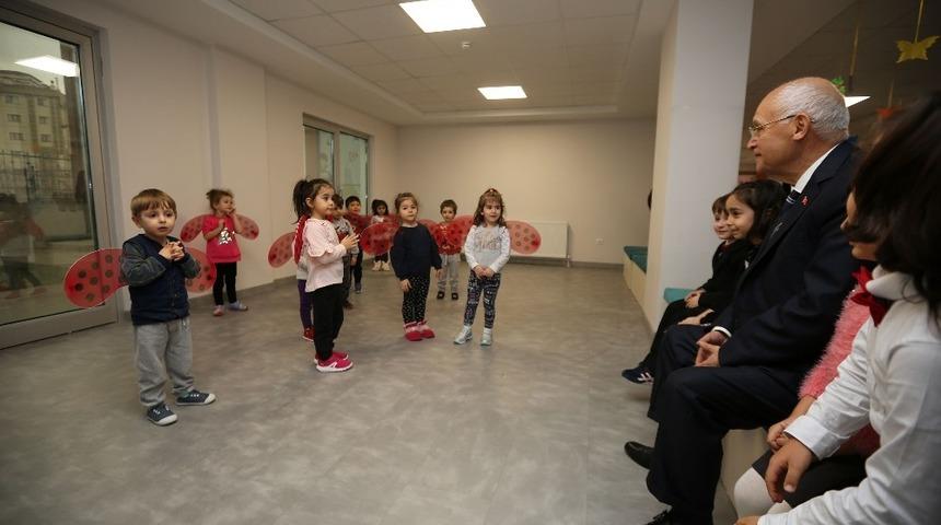 Başkan Yaşar, Yenimahalleli miniklerle yeni yılı kutladı