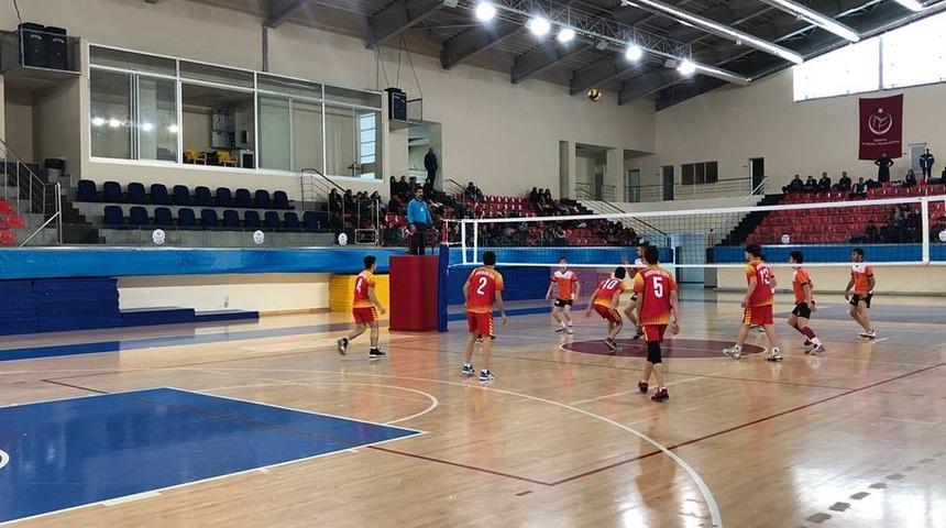 Okullar arası Voleybol heyecanı devam ediyor