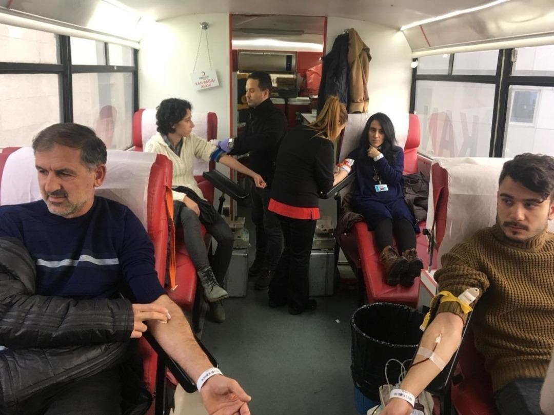 Hastane &ccedil;alışanları &Ouml;yk&uuml; i&ccedil;in el ele verdi