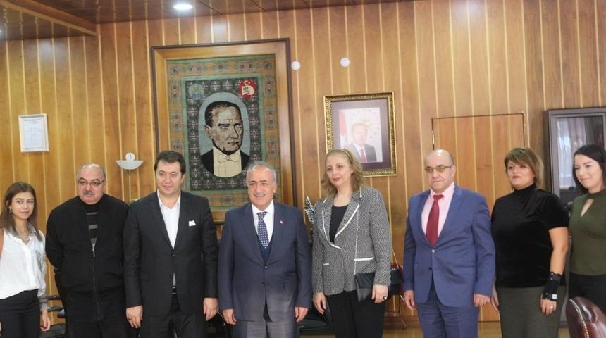 Mobbig ile M&uuml;cadele Derneği&rsquo;nden Rekt&ouml;r &Ccedil;omaklı&rsquo;ya ziyaret