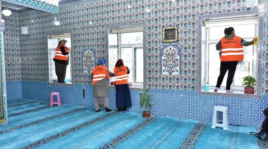 İn&ouml;n&uuml; Belediyesinden camilerde temizlik &ccedil;alışması