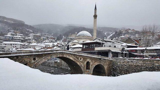Kosova'da kar kartpostallık görüntüler oluşturdu