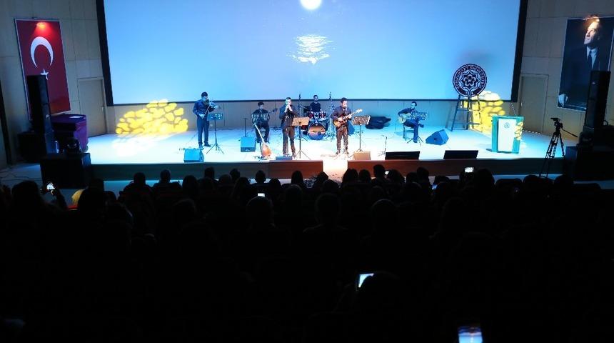 Akademisyenler ve &ouml;ğrenciler konserde bir araya geldi