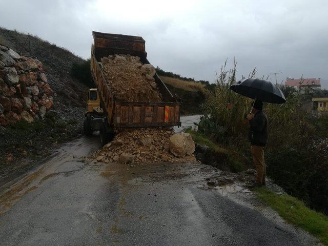 Alanya’da heyelandan kapanan yollar açıldı