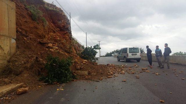 Alanya’da heyelandan kapanan yollar açıldı