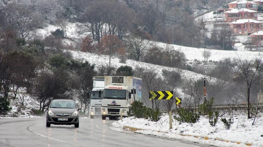Süpürgelik’te karla mücadele