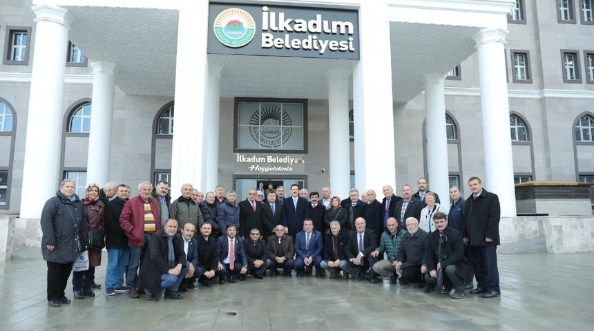 Başkan Tok muhtarlara yeni belediye hizmet binasını tanıttı