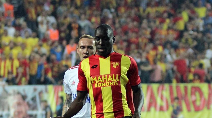 Demba Ba'dan transfer sorusuna cevap: Çok az daha bekleyin