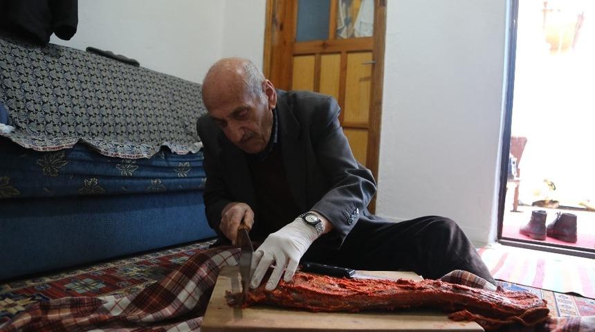 Develi&rsquo;de pastırmalar sofralarda