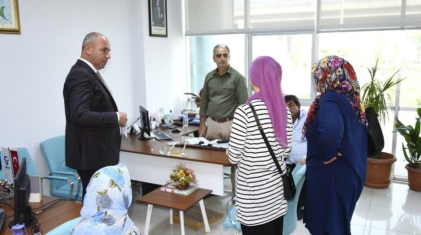 İstihdam Ofisi iş arayanlar ile işverenler arasında k&ouml;pr&uuml; oluyor