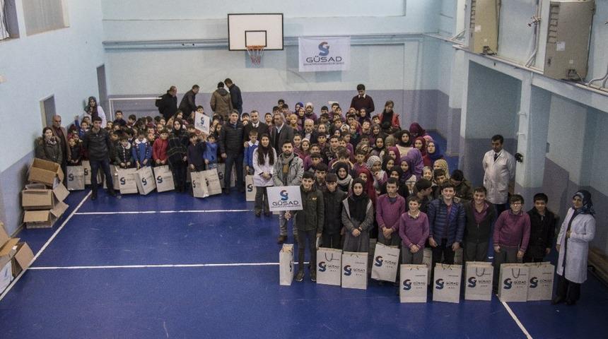 G&Uuml;SAD&rsquo;dan 375 &ouml;ğrenciye kışlık bot yardımı