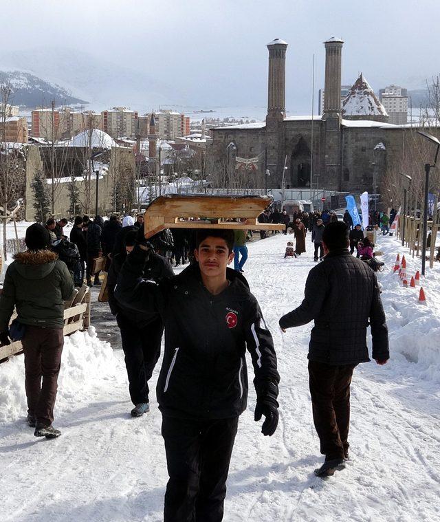 Erzurum Kalesi önünde 'Kızak Şenliği'