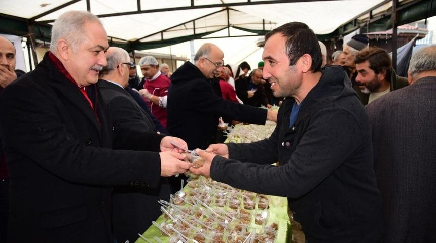 Osmaniye&rsquo;de vatandaşlara helva dağıtıldı