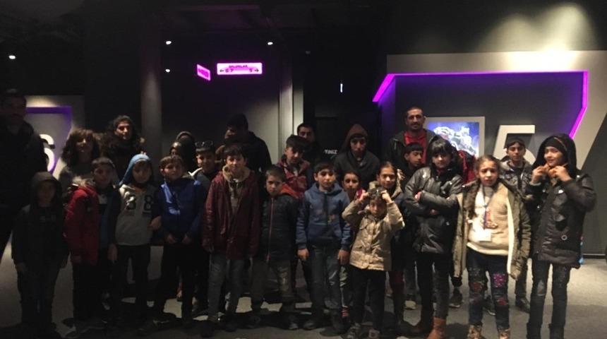 Suriye ve T&uuml;rkiye vatandaşı &ccedil;ocuklar i&ccedil;in yeni yıl etkinliği