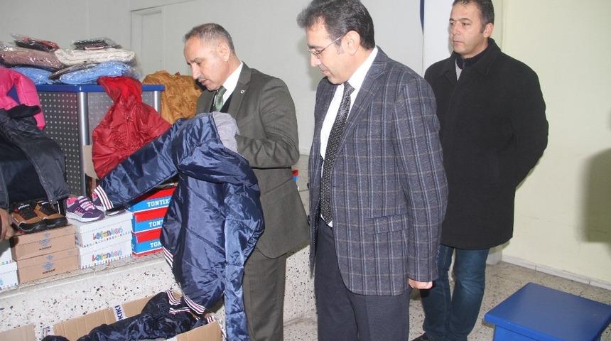 Sosyal sorumluluk projesiyle, öğrencilere kıyafet desteği