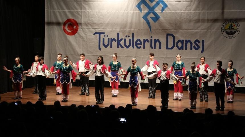 Türkülerin Dansı Topluluğu gala gösterimini gerçekleştirdi
