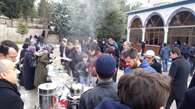 Camilerde Yemenlilere yardım için kermes