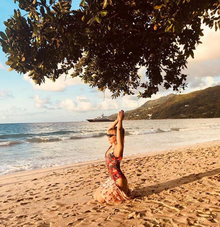 Ece Seçkin'in Şeyseller'de tatil keyfi! G3