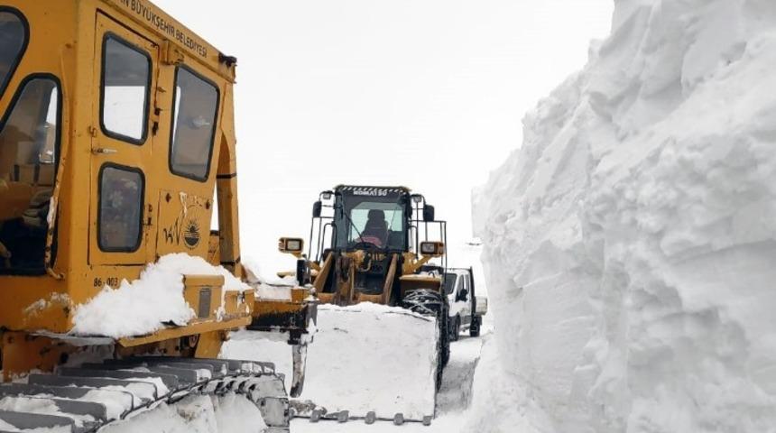 Van&rsquo;da 25 yerleşim yerinin yolu kapandı