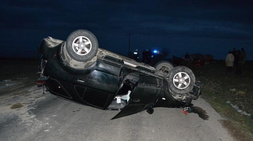 Otomobil ile cip &ccedil;arpıştı: 5 yaralı