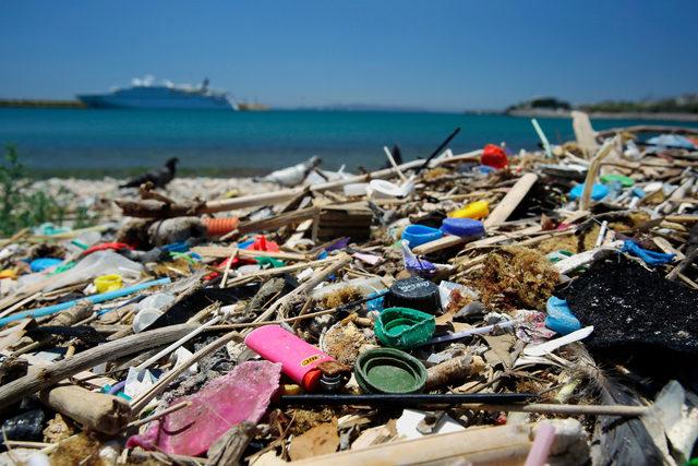 Akdeniz'e Türkiye'den günde 144 ton atık plastik