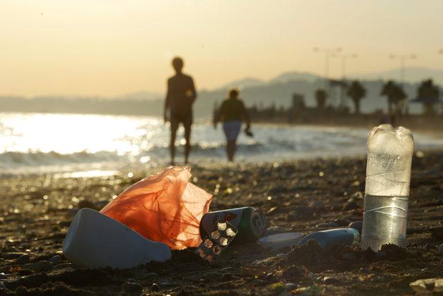 Akdeniz'e Türkiye'den günde 144 ton atık plastik
